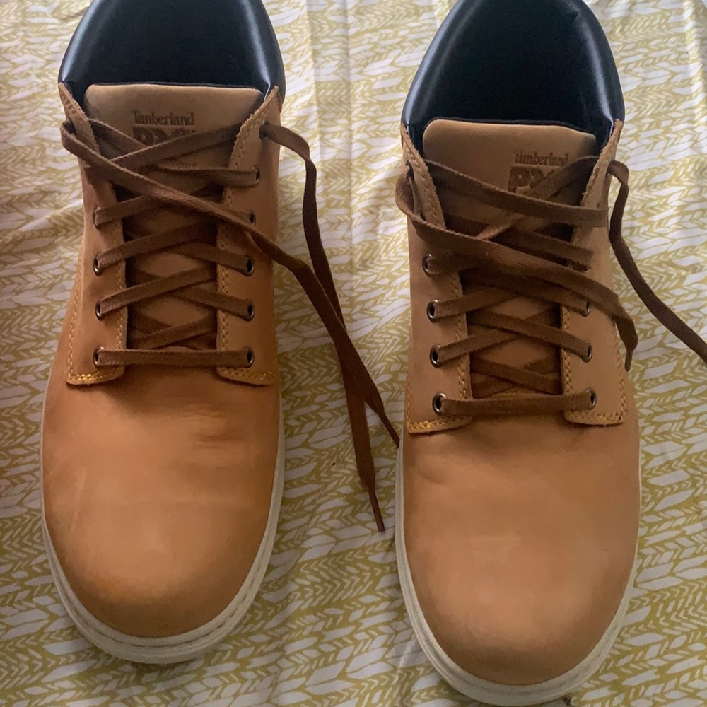 Like new men’s Timberland pro chukka